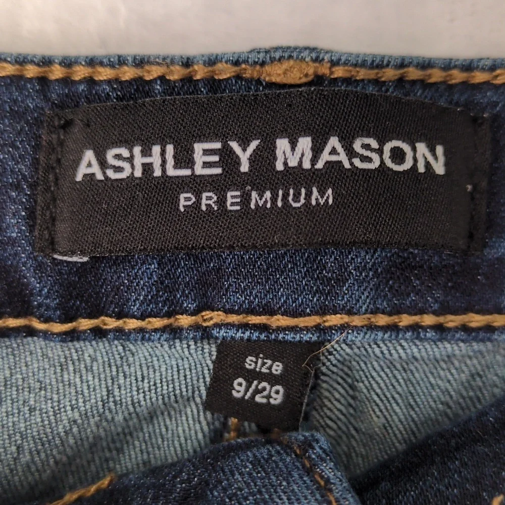 Ashley Mason Junior's Floral Embroidered‎ Cropped Jeans Size 9